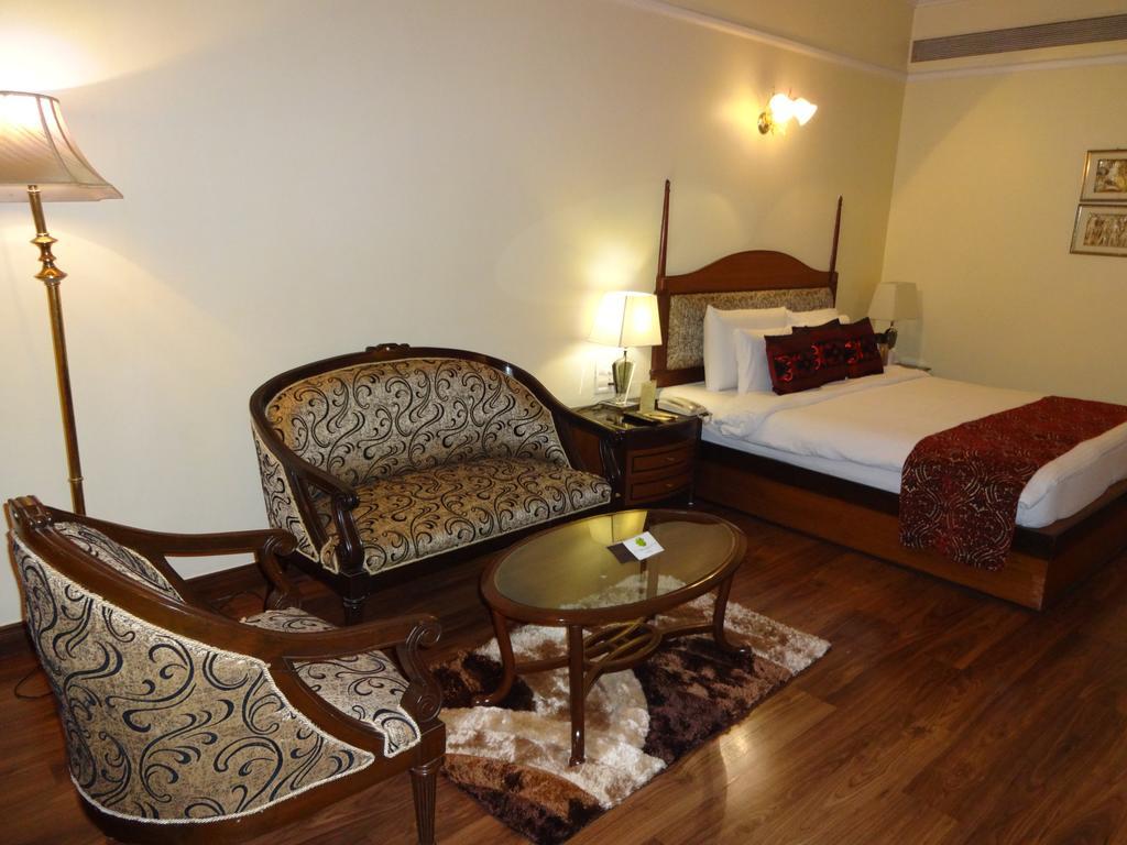 Hotel Babylon International Raipur  Bilik gambar