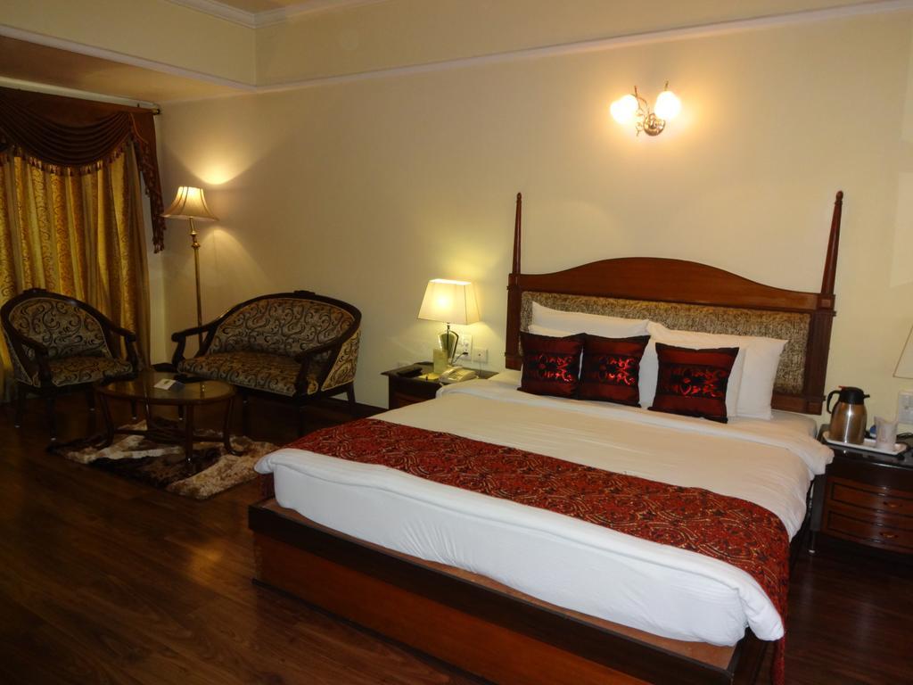 Hotel Babylon International Raipur  Bilik gambar