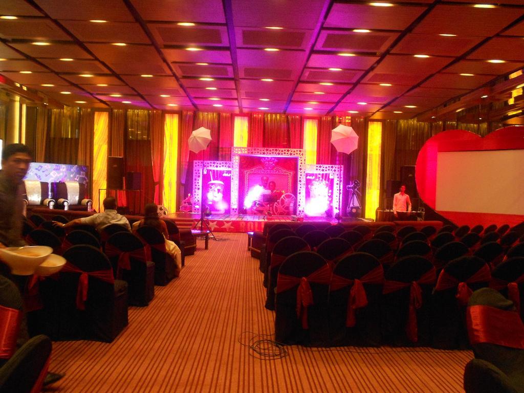 Hotel Babylon International Raipur  Bilik gambar