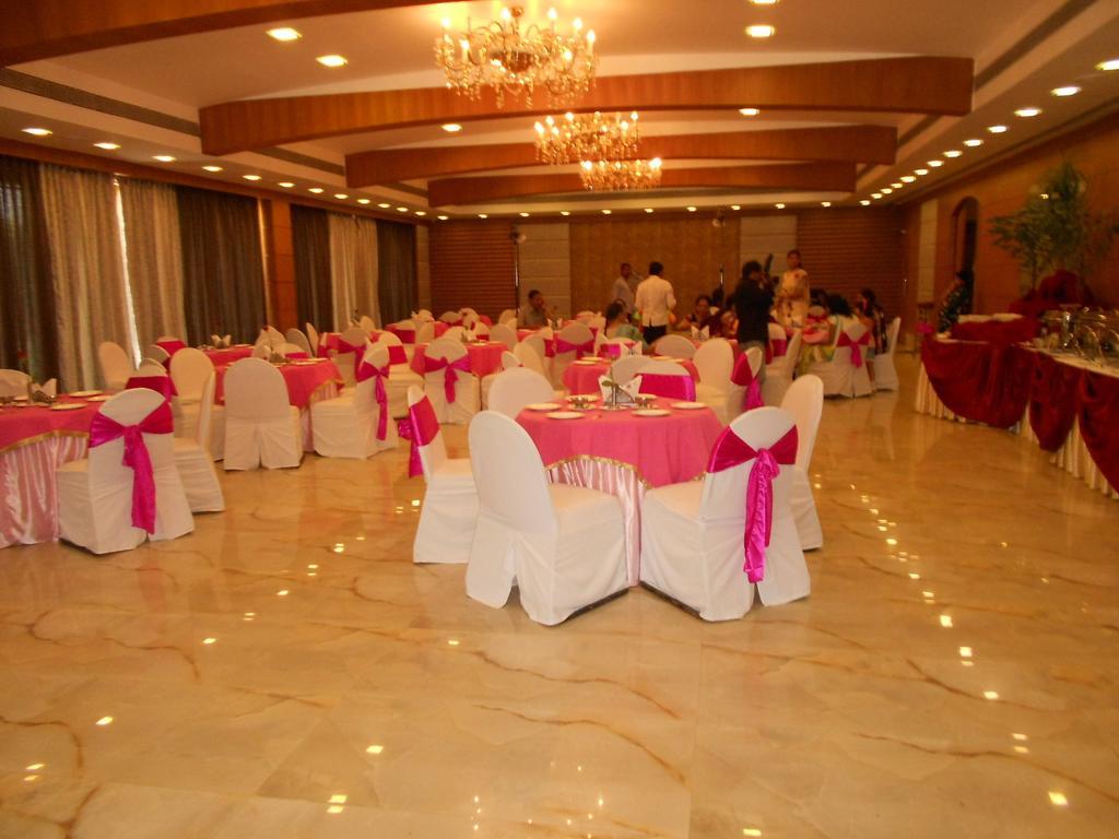 Hotel Babylon International Raipur  Bilik gambar